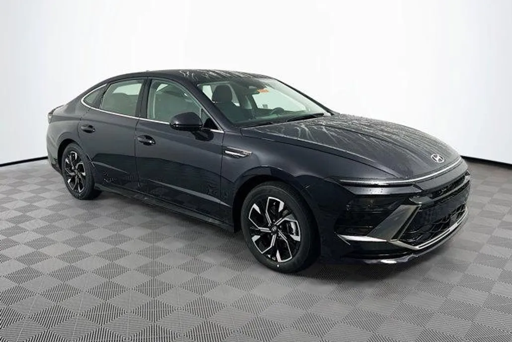 2025 Hyundai Sonata SEL photo 1