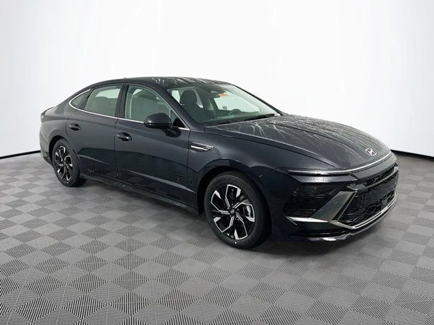 2025 Hyundai Sonata SEL photo 1