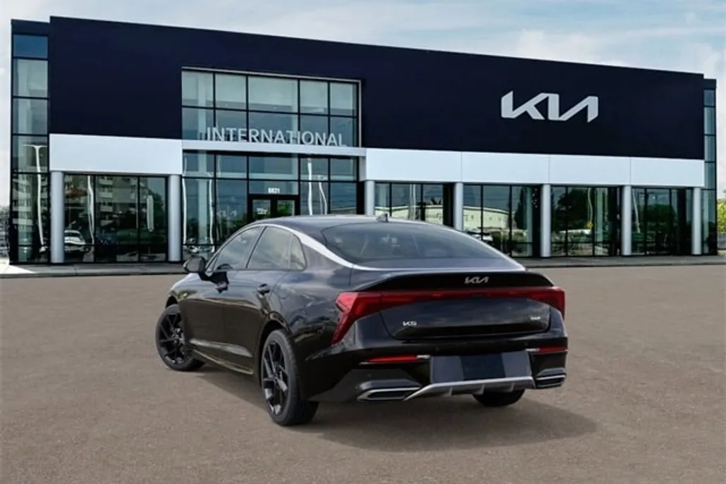 2026 Kia K5 GT-Line photo 1
