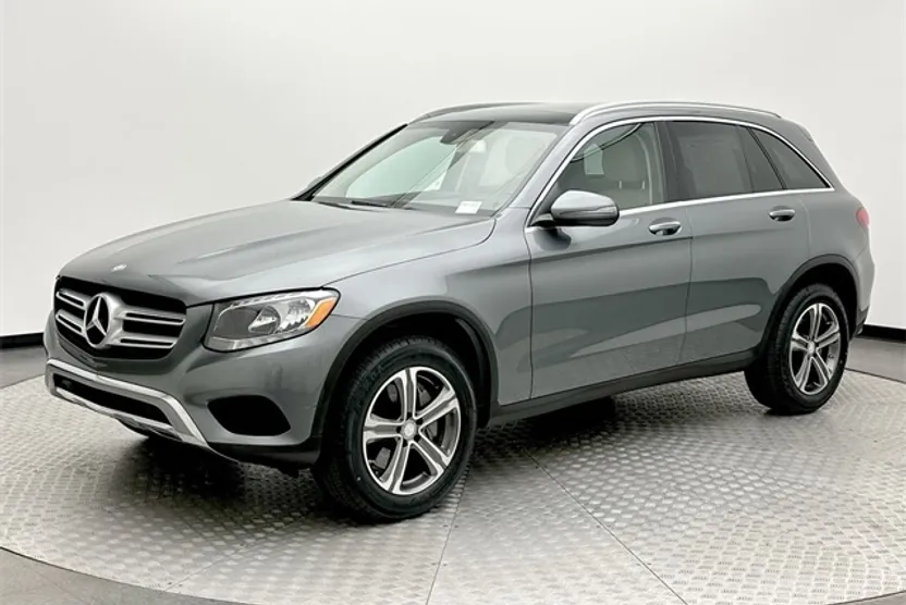 2017 Mercedes Benz GLC 300 4MATIC photo 1