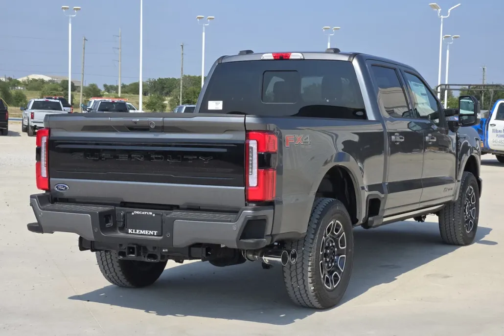 2025 Ford F-250 Platinum photo 1