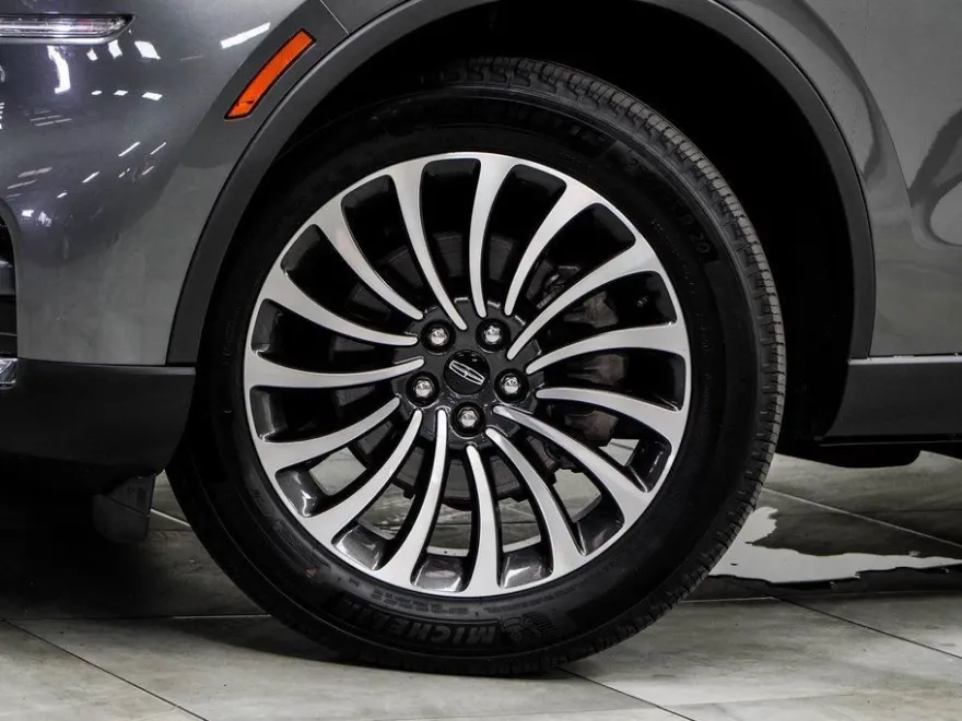 2023 Lincoln Aviator Standard photo 1