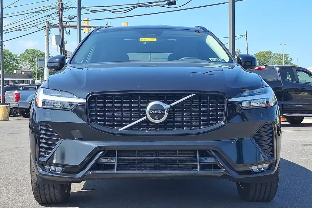 2024 Volvo XC60 B5 Plus photo 1