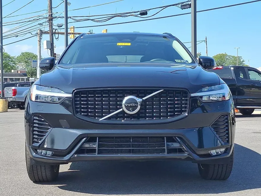 2024 Volvo XC60 B5 Plus photo 1