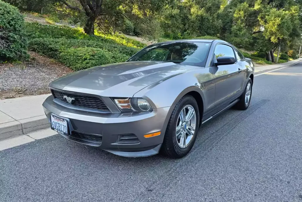 2012 Ford Mustang Base photo 1