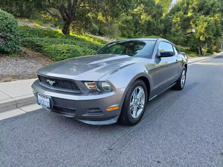 2012 Ford Mustang Base photo 1