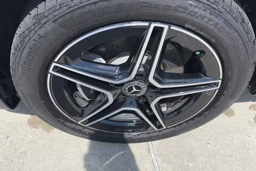 2025 Mercedes Benz GLB 250 photo 1