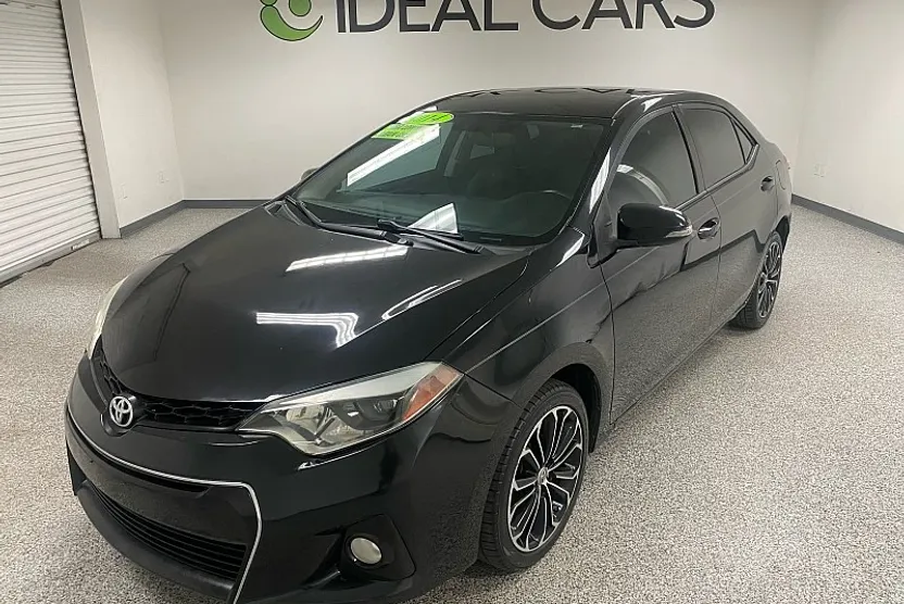 2014 Toyota Corolla LE photo 1