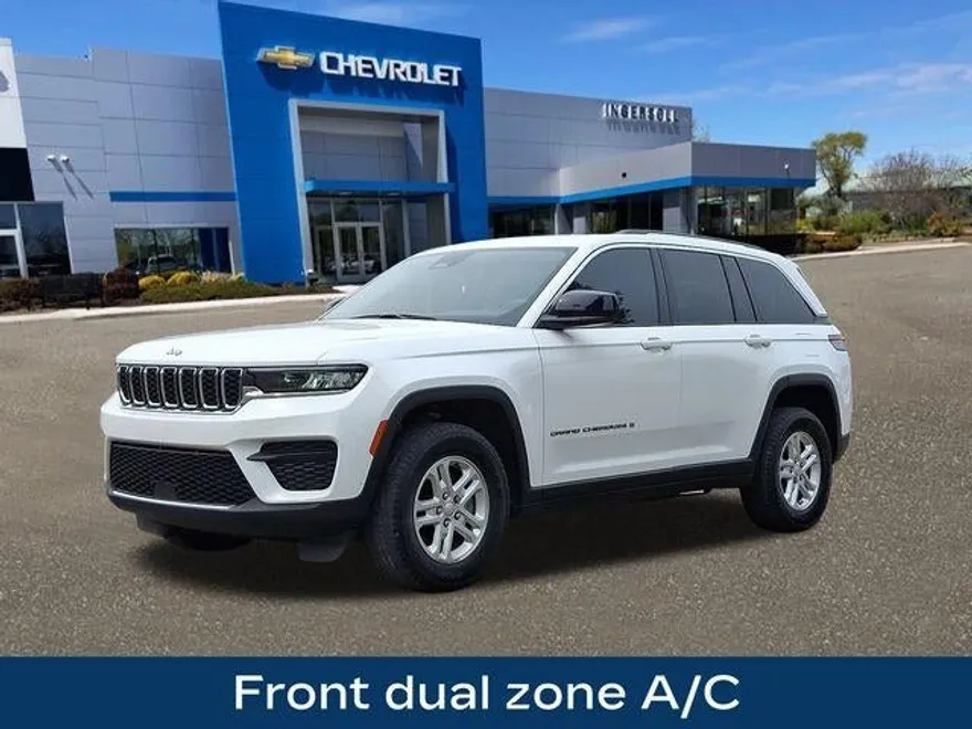 2023 Jeep Grand Cherokee Laredo photo 1