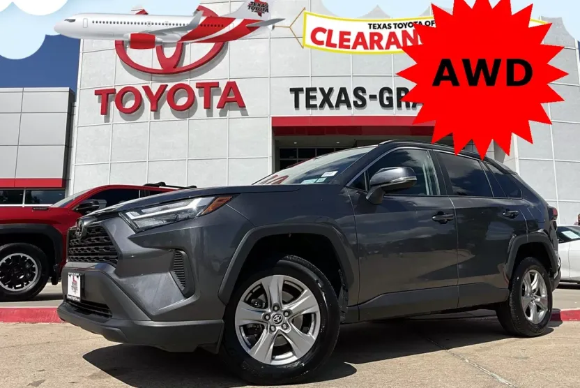 2024 Toyota RAV4 XLE photo 1