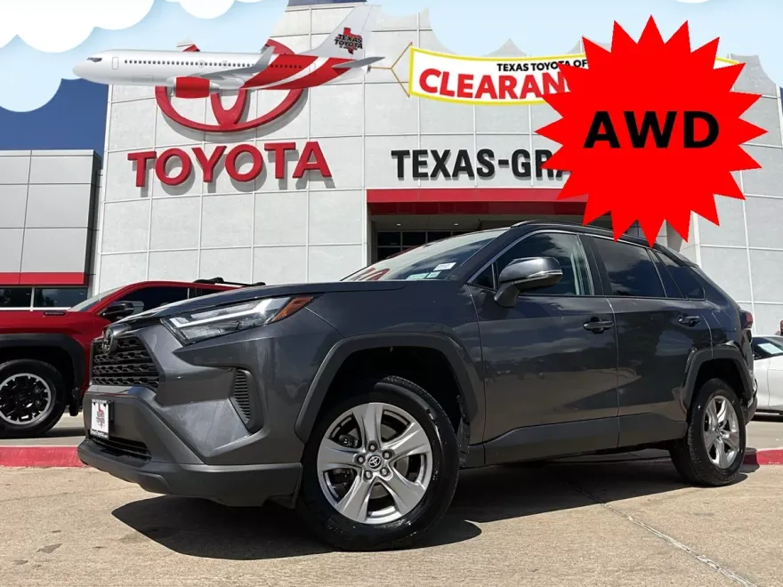 2024 Toyota RAV4 XLE photo 1