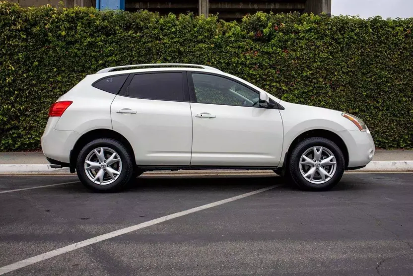 2009 Nissan Rogue SL photo 1