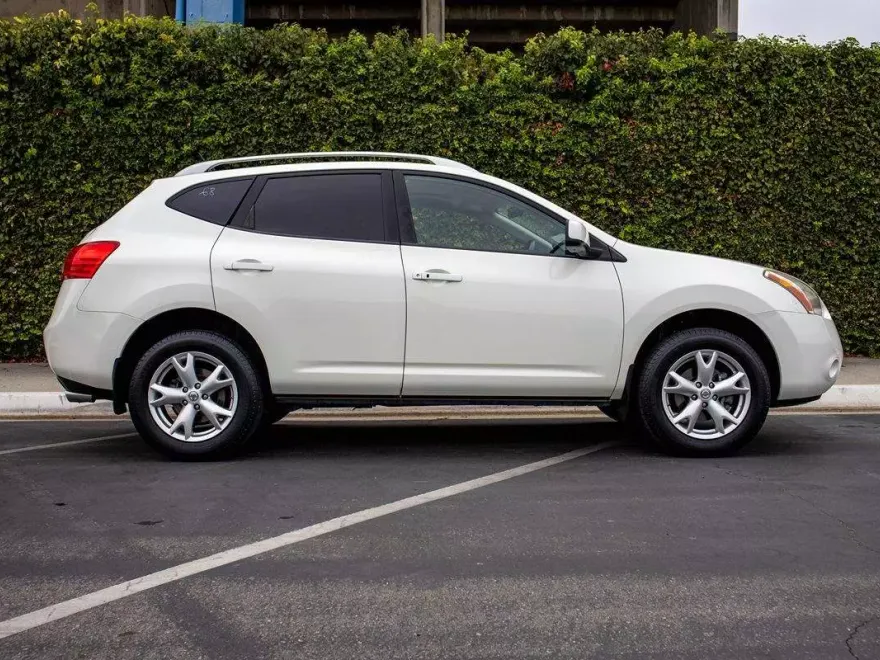 2009 Nissan Rogue SL photo 1