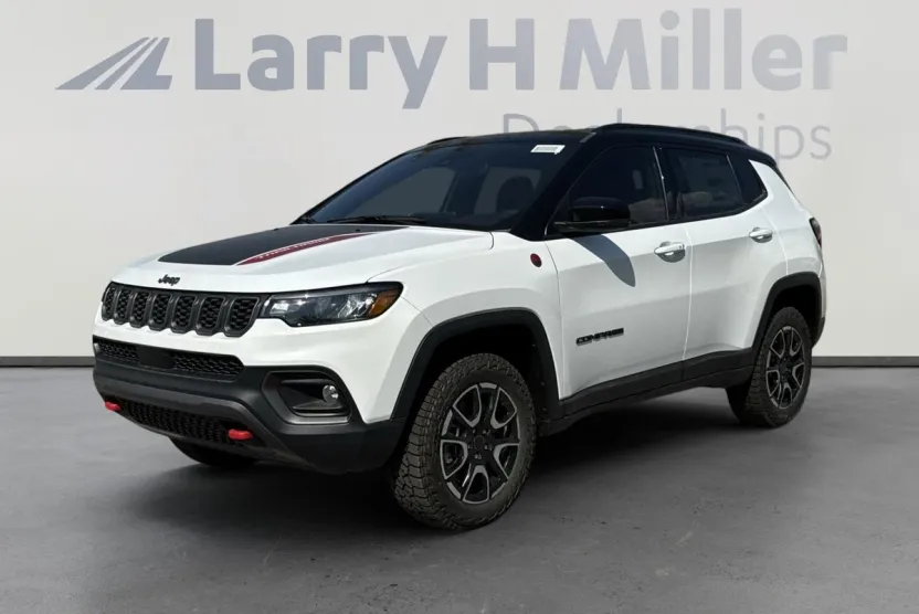 2025 Jeep Compass Trailhawk photo 1