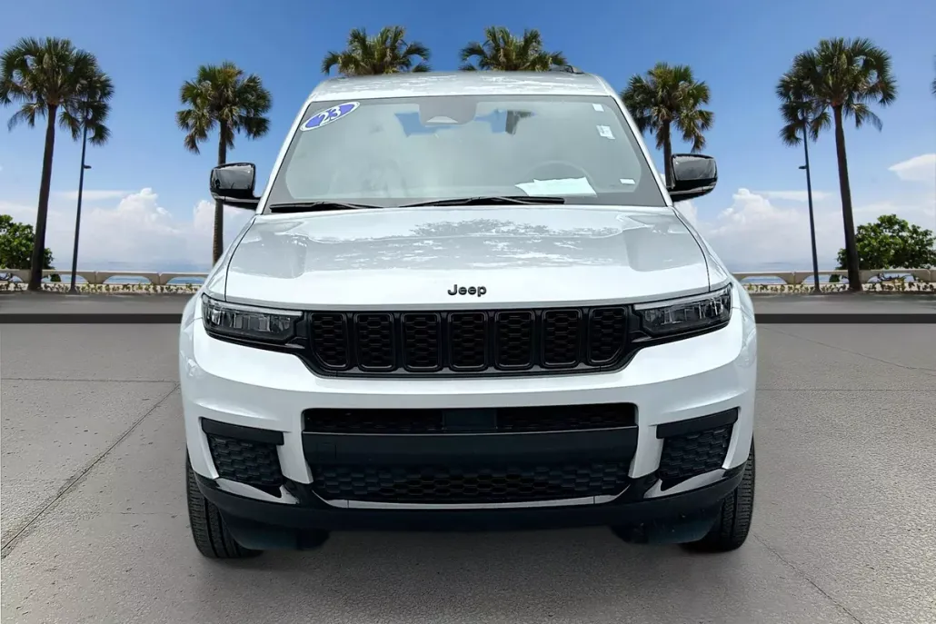 2023 Jeep Grand Cherokee Altitude photo 1