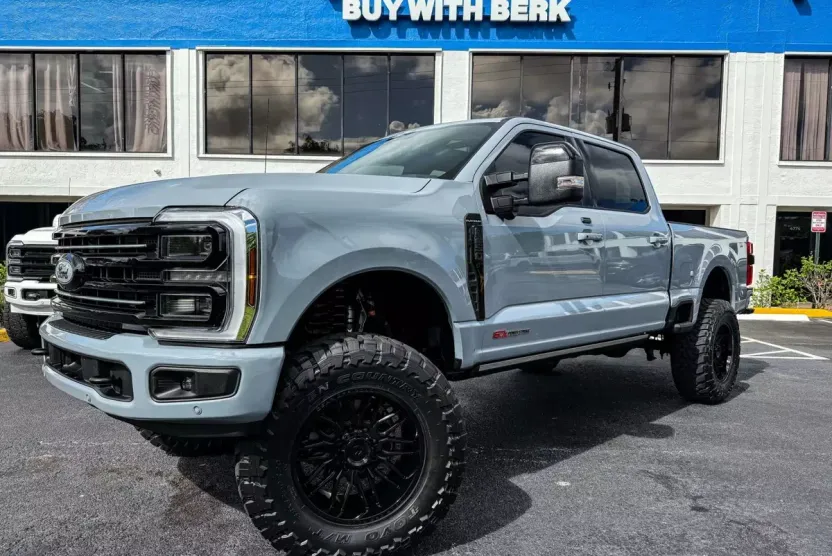 2025 Ford F-250 Platinum photo 1