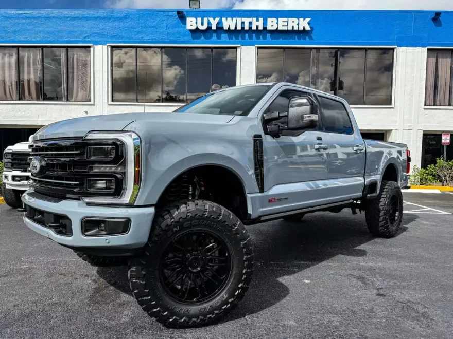 2025 Ford F-250 Platinum photo 1