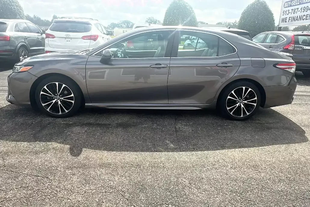 2018 Toyota Camry L photo 1