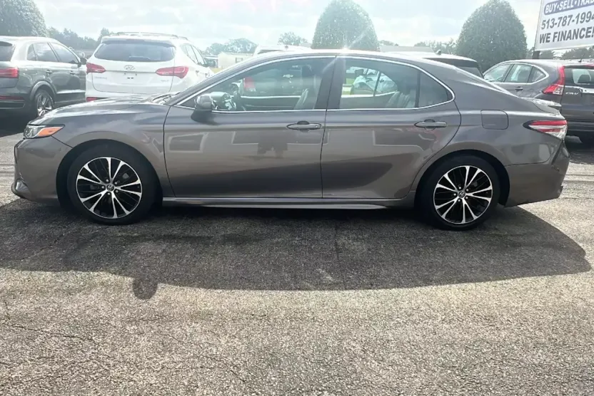 2018 Toyota Camry L photo 1