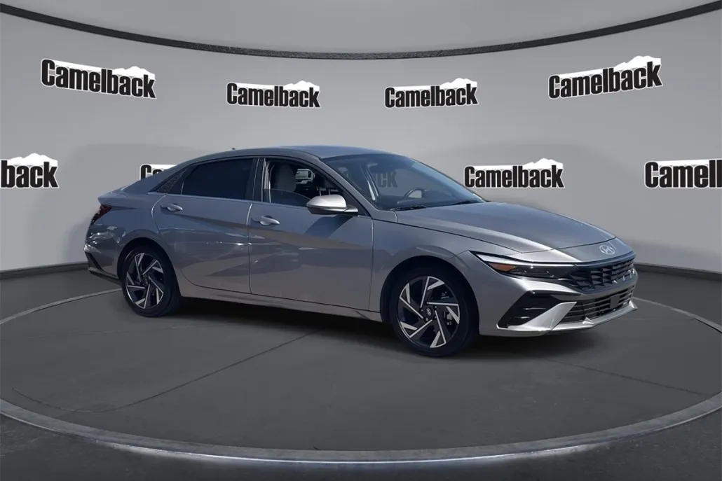 2025 Hyundai Elantra Hybrid photo 1