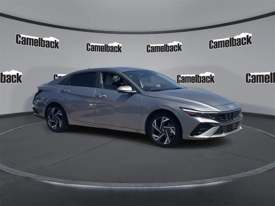 2025 Hyundai Elantra Hybrid photo 1