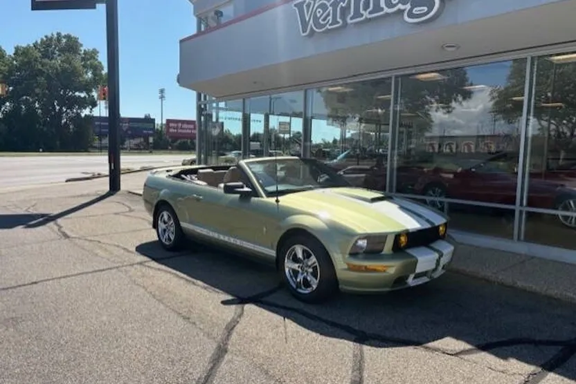2005 Ford Mustang photo 1
