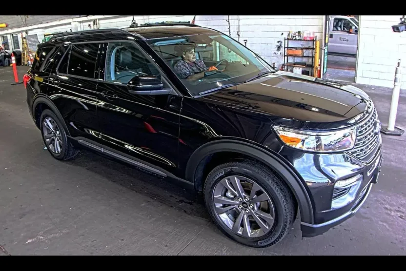 2022 Ford Explorer XLT photo 1