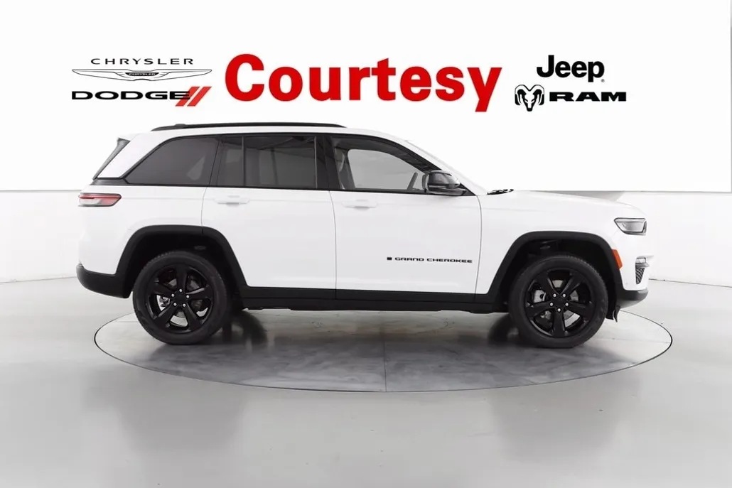 2023 Jeep Grand Cherokee Limited photo 1