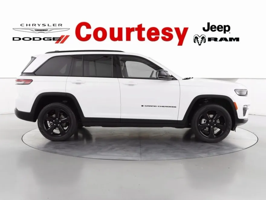 2023 Jeep Grand Cherokee Limited photo 1