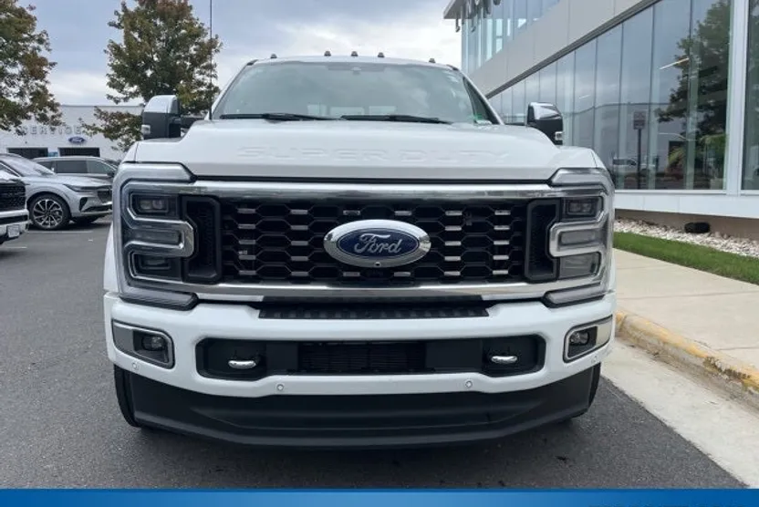 2024 Ford F-450 photo 1