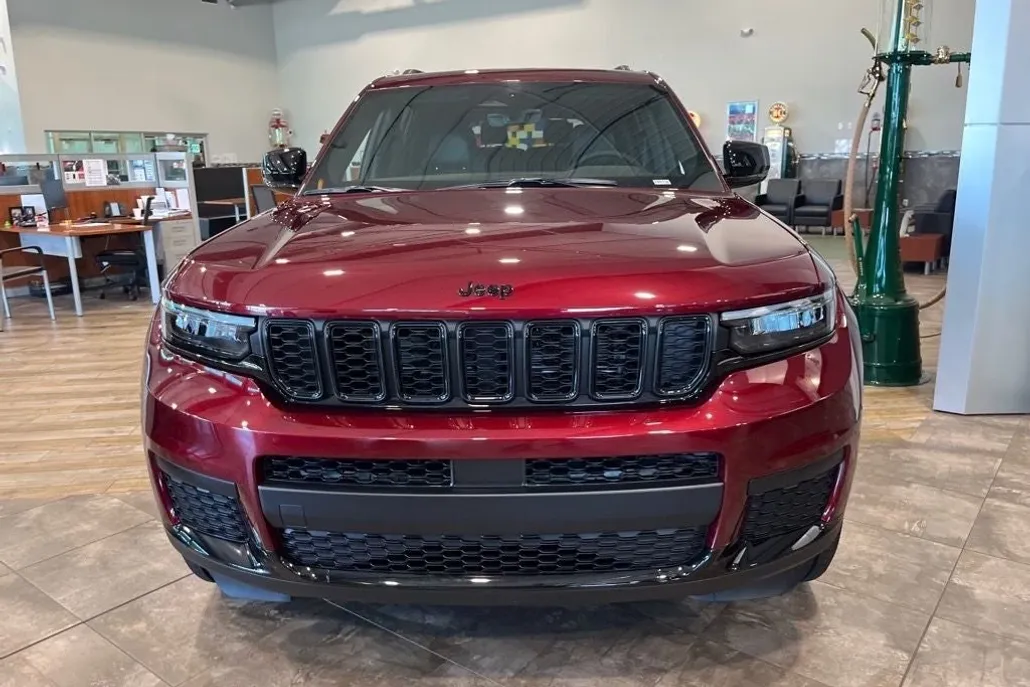 2025 Jeep Grand Cherokee Altitude X photo 1