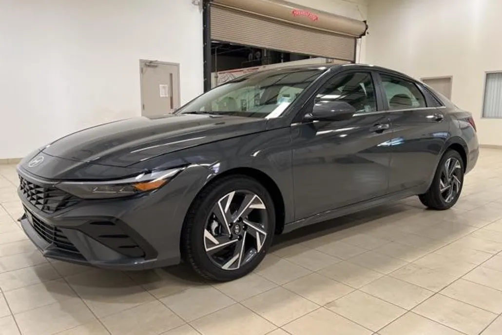 2025 Hyundai Elantra SEL Convenience photo 1