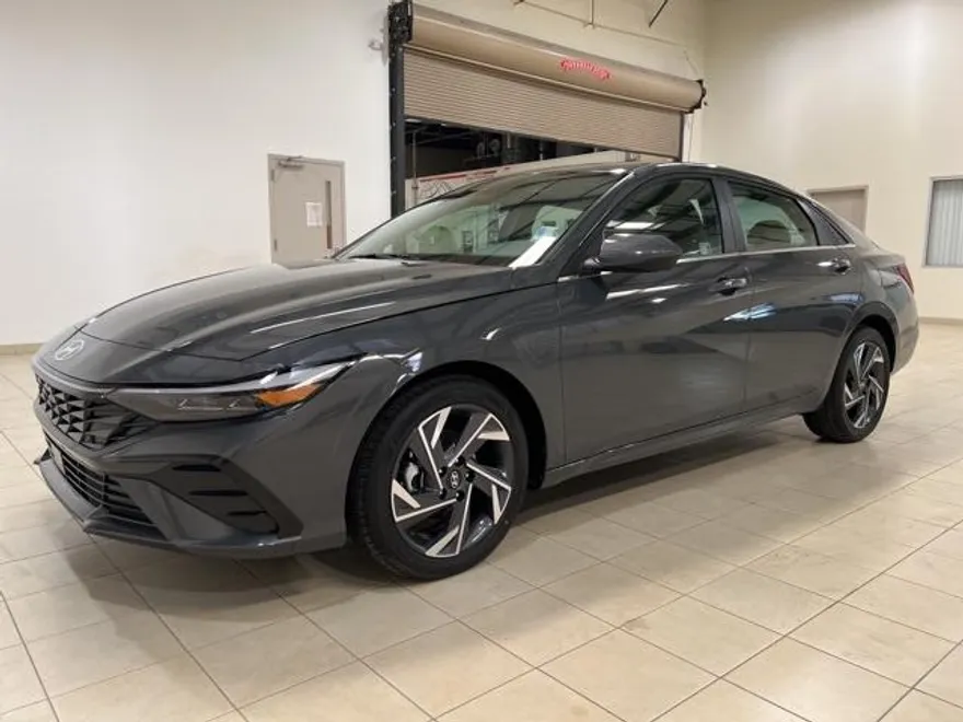2025 Hyundai Elantra SEL Convenience photo 1