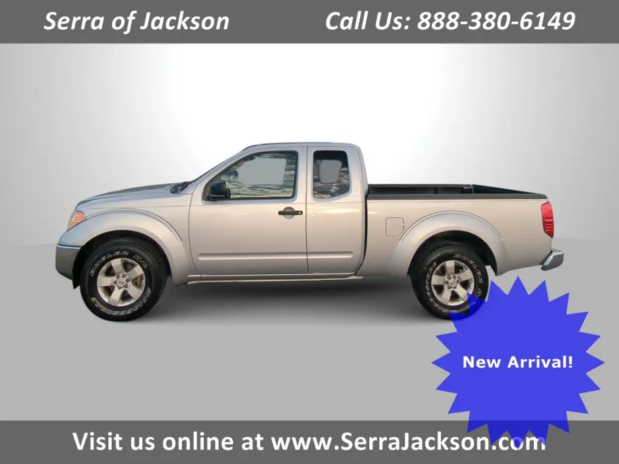 2011 Nissan Frontier SV photo 1