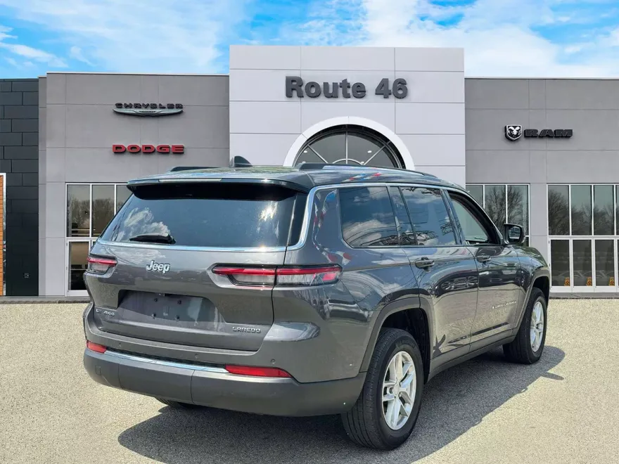 2022 Jeep Grand Cherokee Laredo photo 1