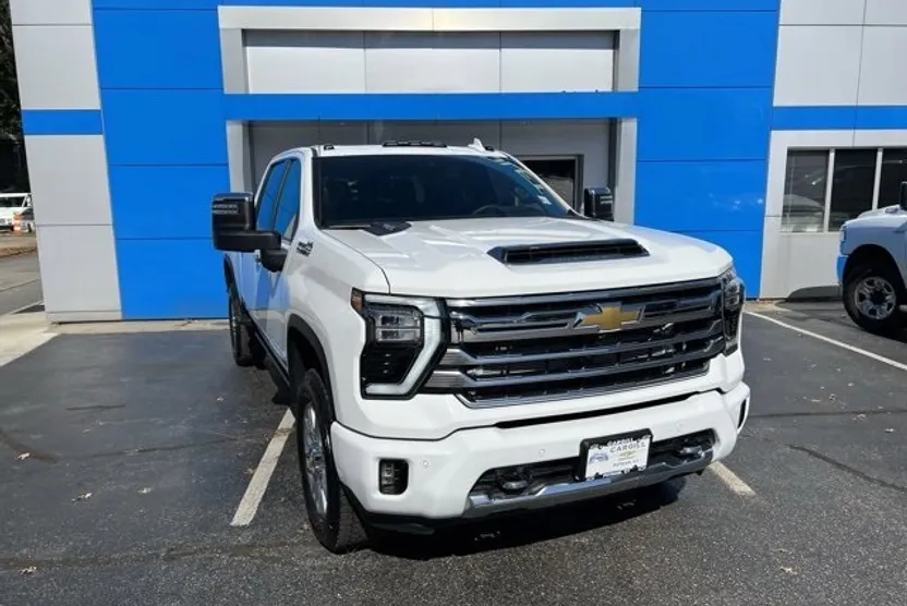 2025 Chevrolet Silverado 2500HD High Country photo 1