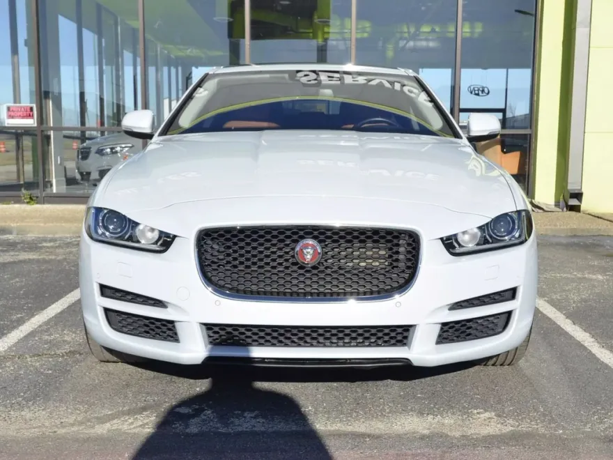 2018 Jaguar XE photo 1
