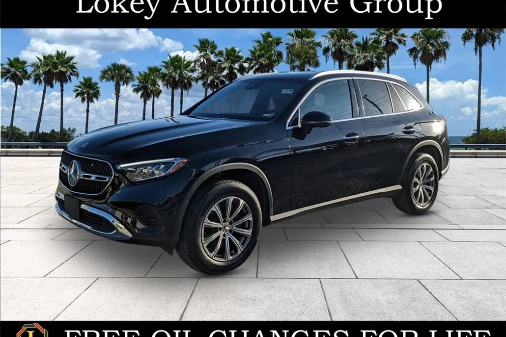 2024 Mercedes Benz GLC 300 photo 1