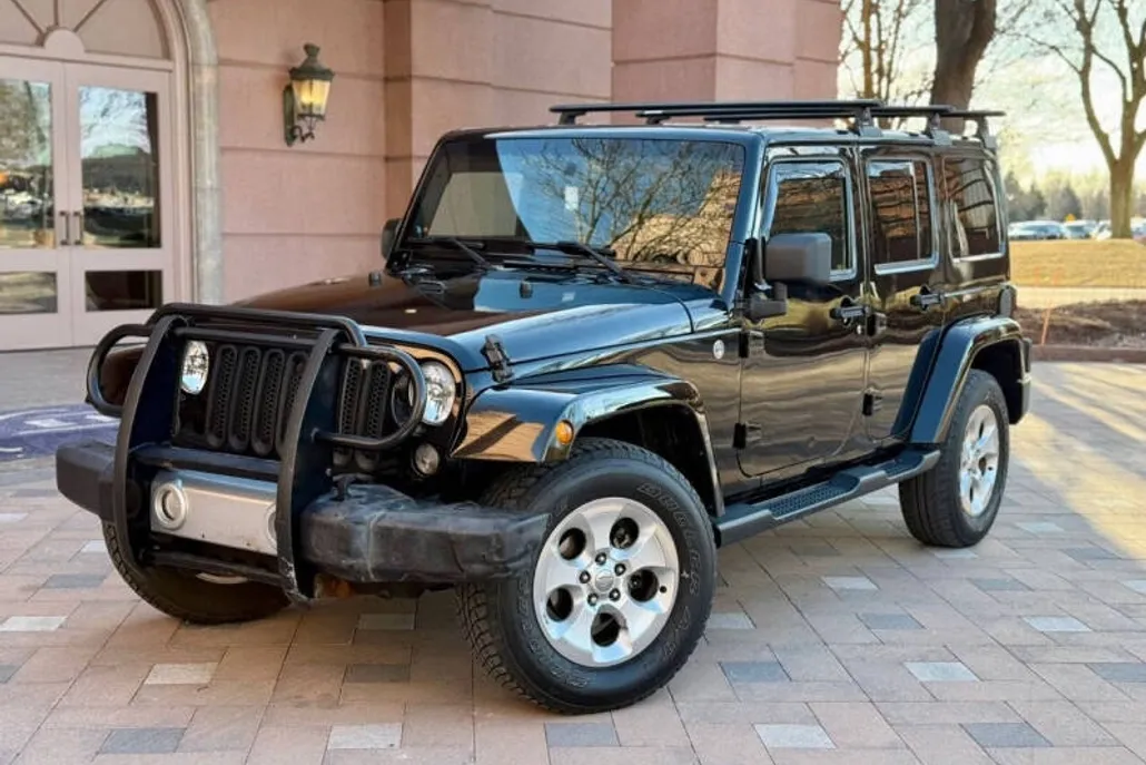 2015 Jeep Wrangler Unlimited Sahara photo 1