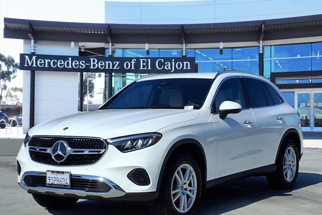 2025 Mercedes Benz GLC 300 4MATIC photo 1