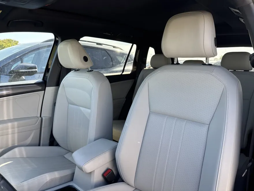 2022 Volkswagen Tiguan SE R-Line Black photo 1