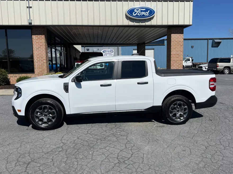 2025 Ford Maverick XLT photo 1
