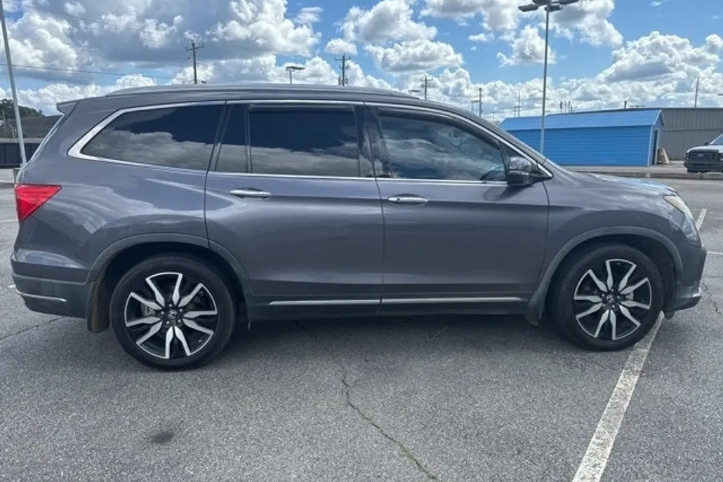 2020 Honda Pilot Touring photo 1