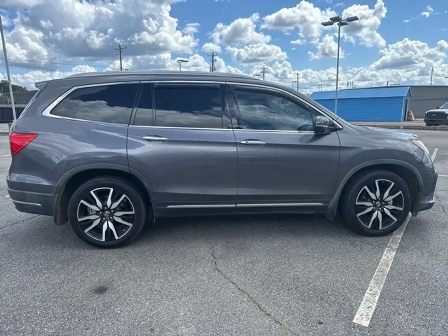 2020 Honda Pilot Touring photo 1