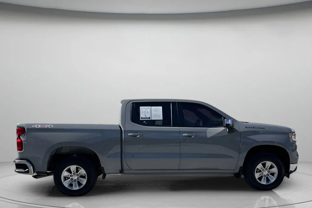 2024 Chevrolet Silverado 1500 LT photo 1