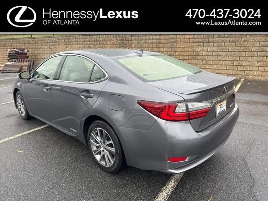 2016 Lexus ES 300h photo 1