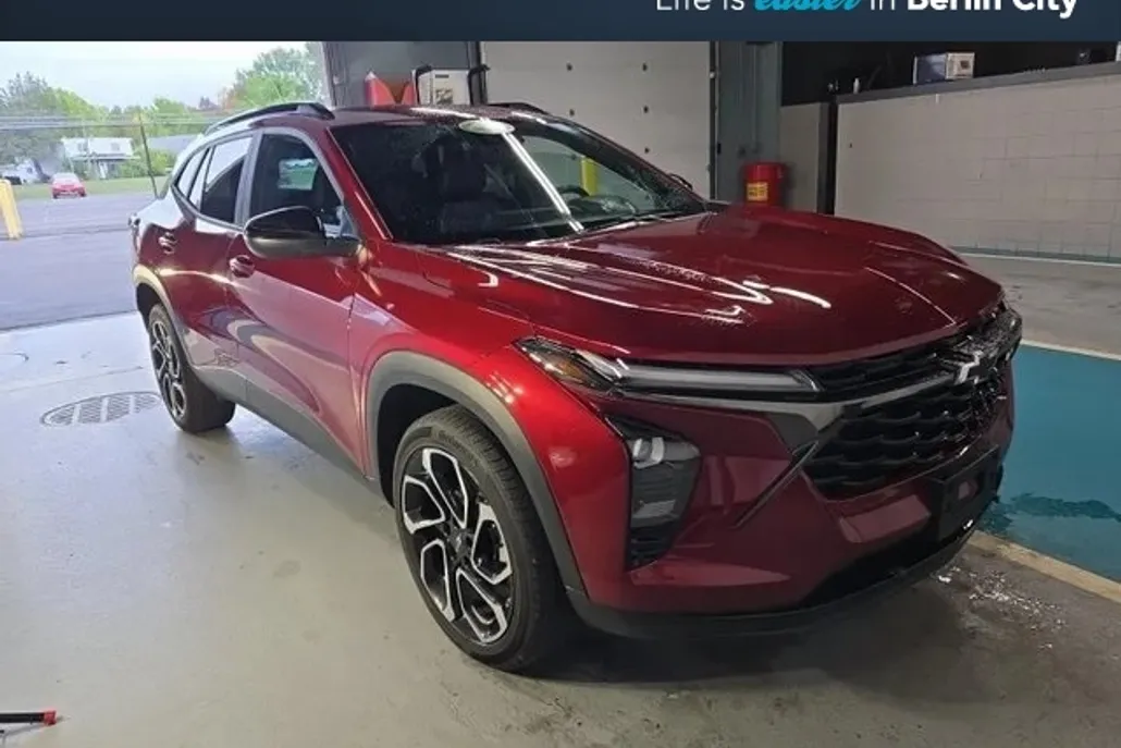 2024 Chevrolet Trax photo 1