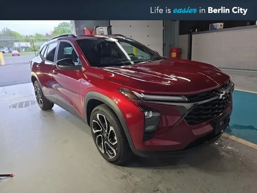 2024 Chevrolet Trax photo 1
