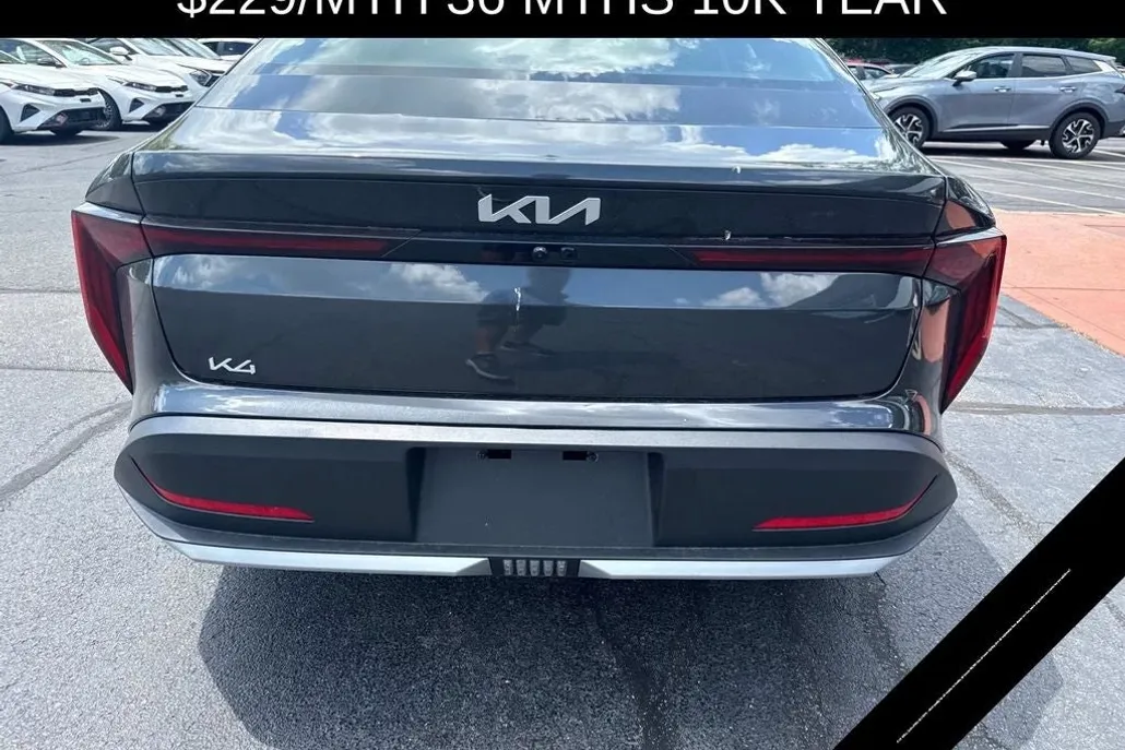 2025 Kia K4 LXS photo 1