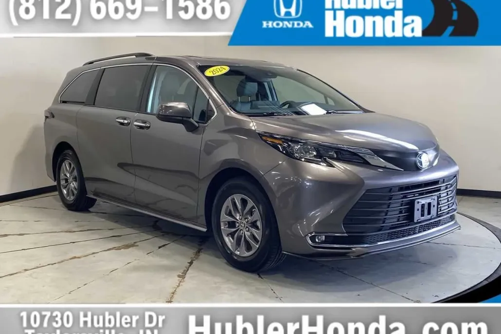 2024 Toyota Sienna XLE photo 1